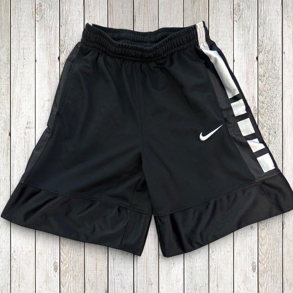 Nike Dri-FIT Boys Medium Black Basketball Shorts Big Logo Athletic